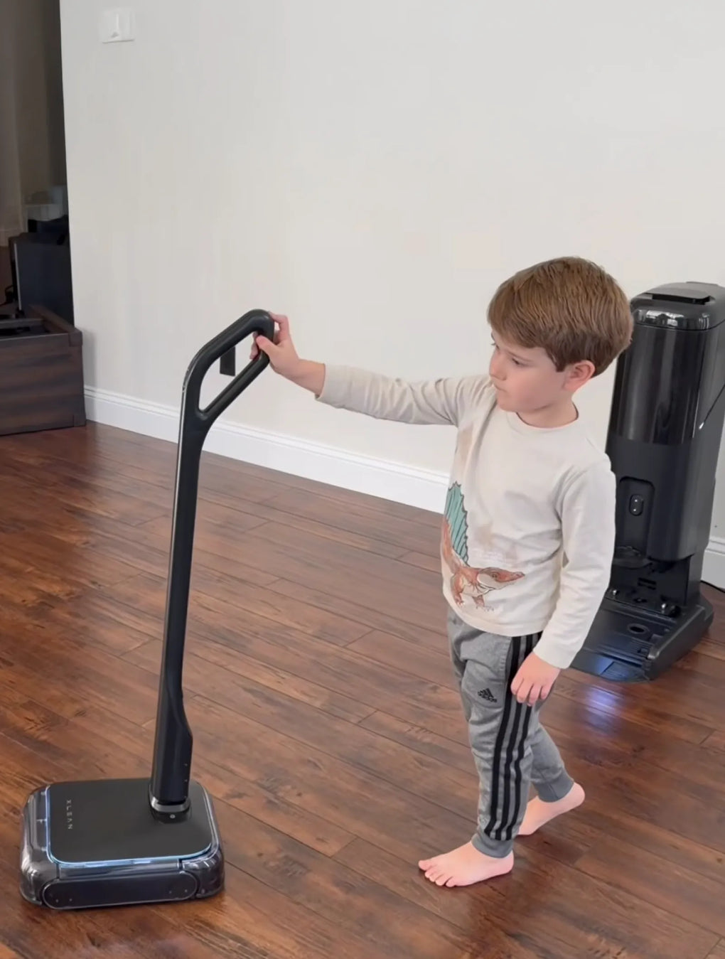 xLean TR1- The World's First Dual Form Transformable Floor Washing Robot!